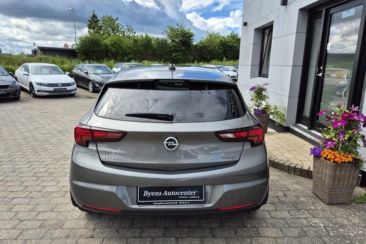 Grå Opel Astra fra 2017