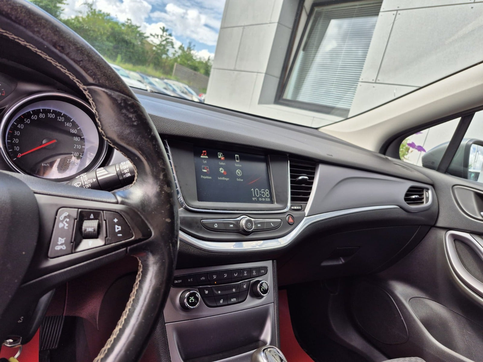 Grå Opel Astra fra 2017