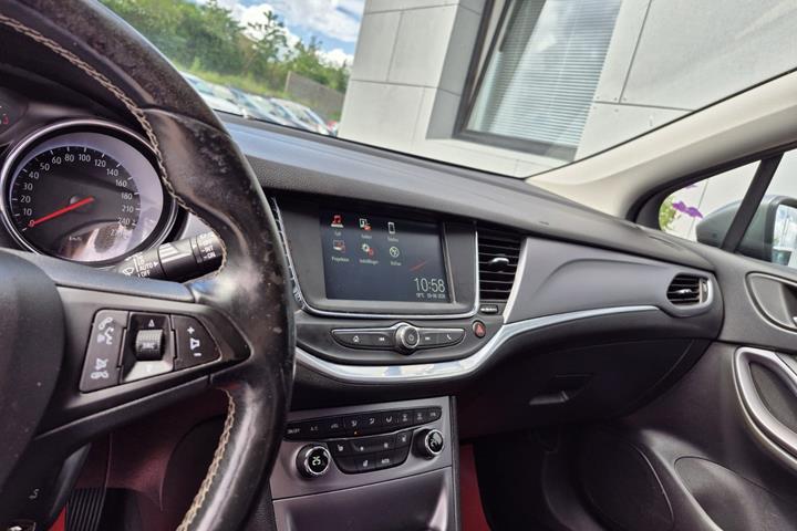 Grå Opel Astra fra 2017