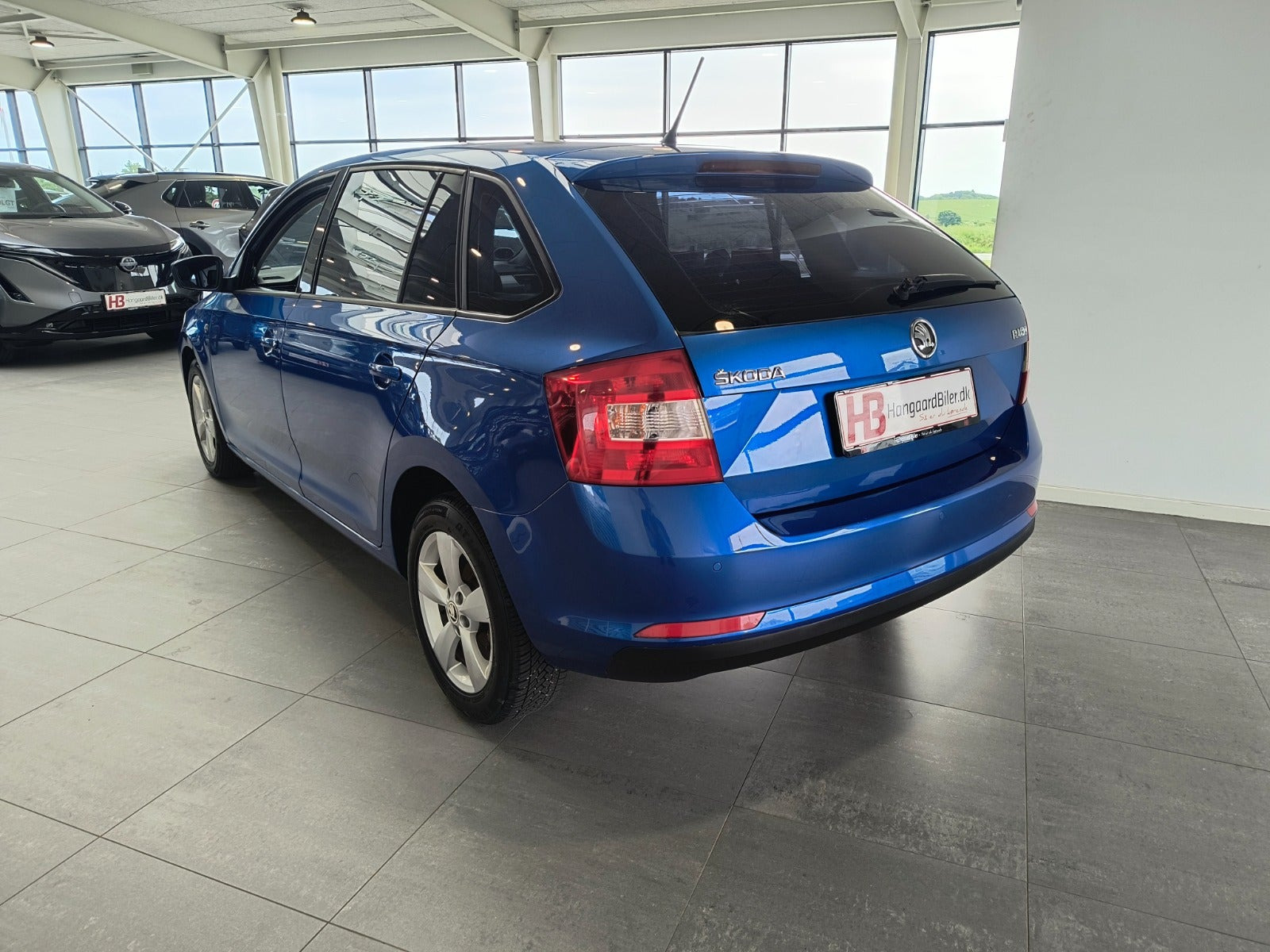 Blå Skoda Rapid fra 2014