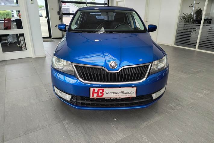 Blå Skoda Rapid fra 2014