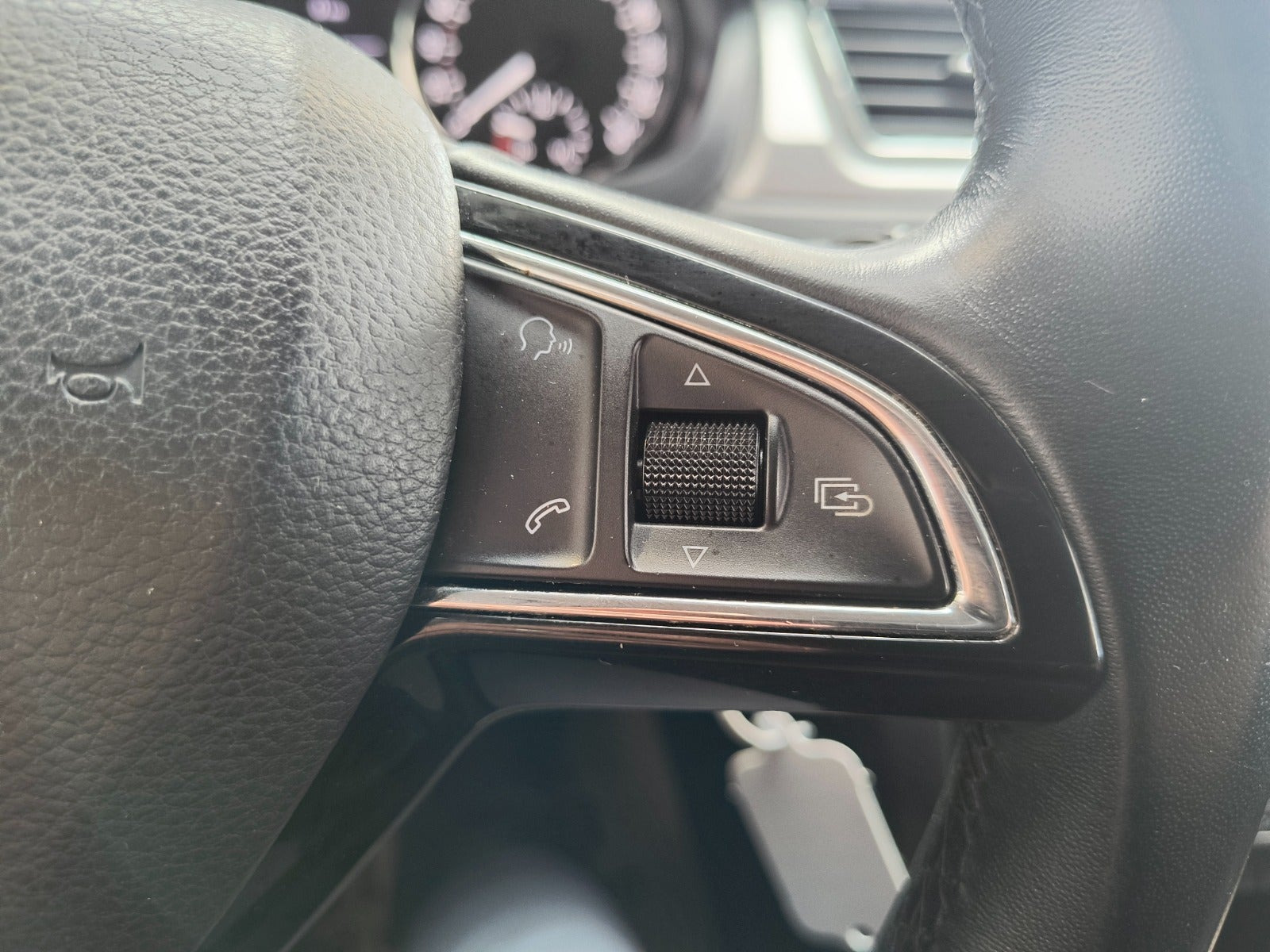 Blå Skoda Rapid fra 2014