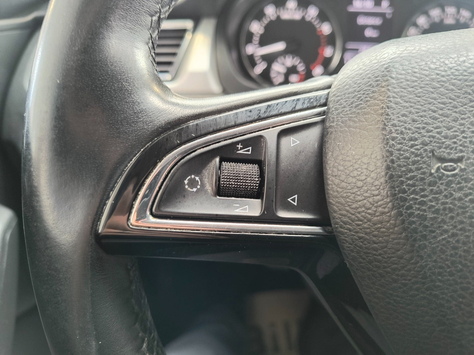 Blå Skoda Rapid fra 2014