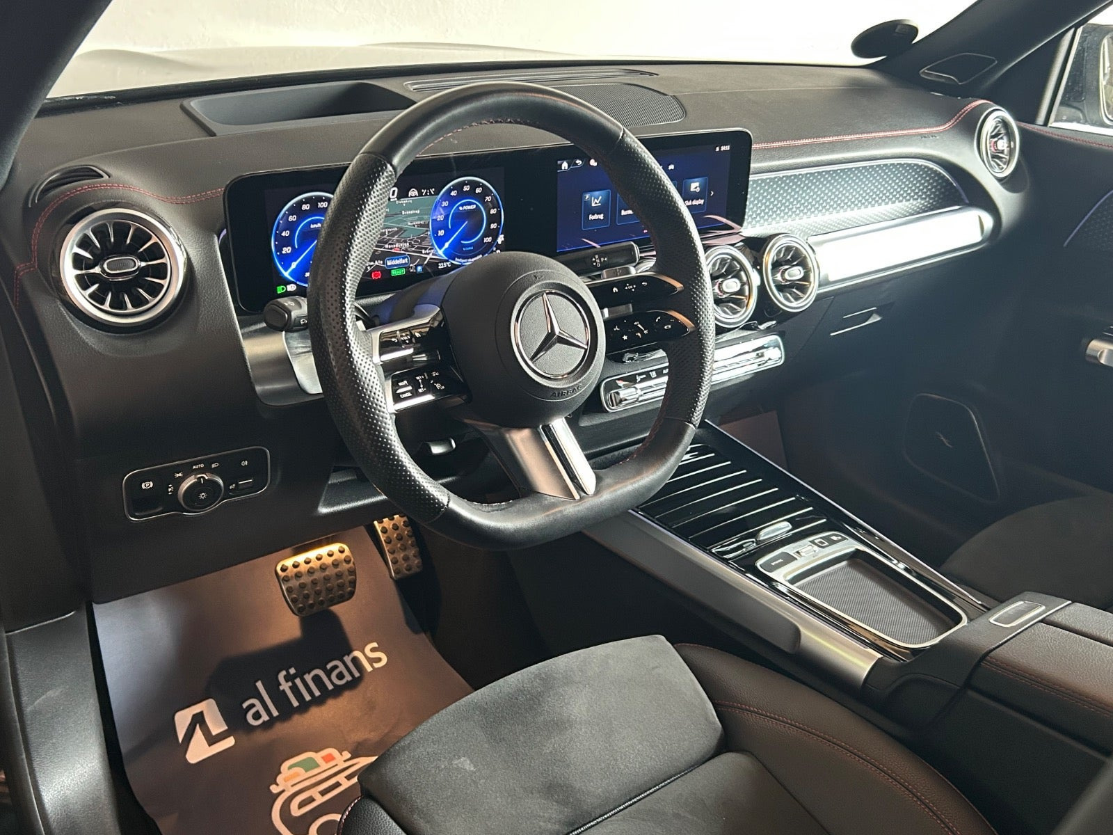 Sort Mercedes EQB250+ fra 2025