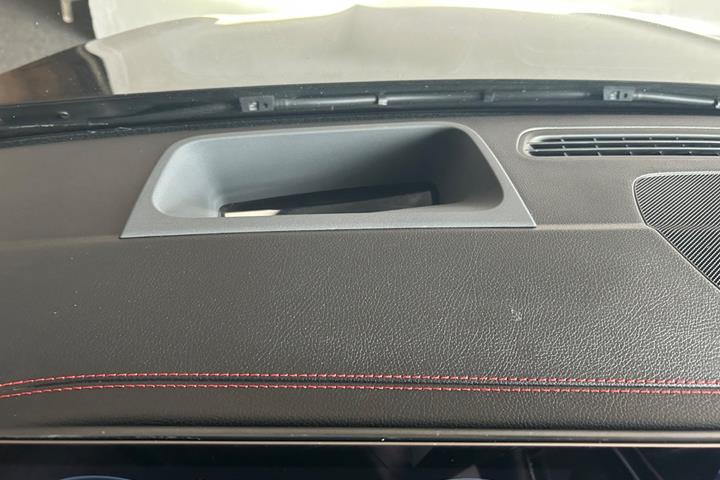 Sort Mercedes EQB250+ fra 2025
