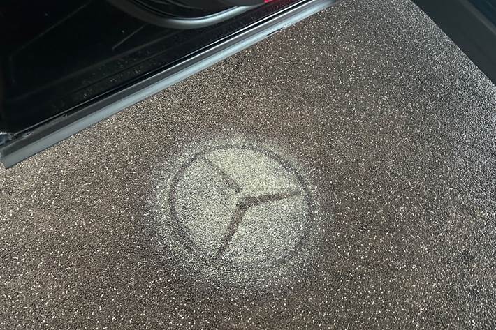 Sort Mercedes EQB250+ fra 2025