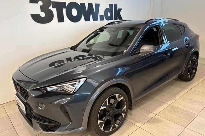 Grå Cupra Formentor fra 2022 set udefra