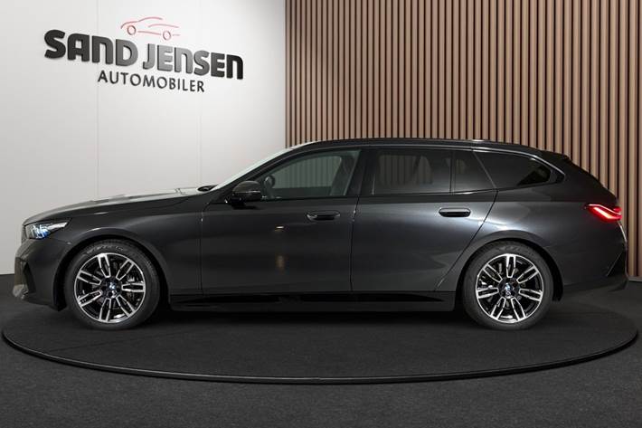 Grå BMW i5 fra 2026