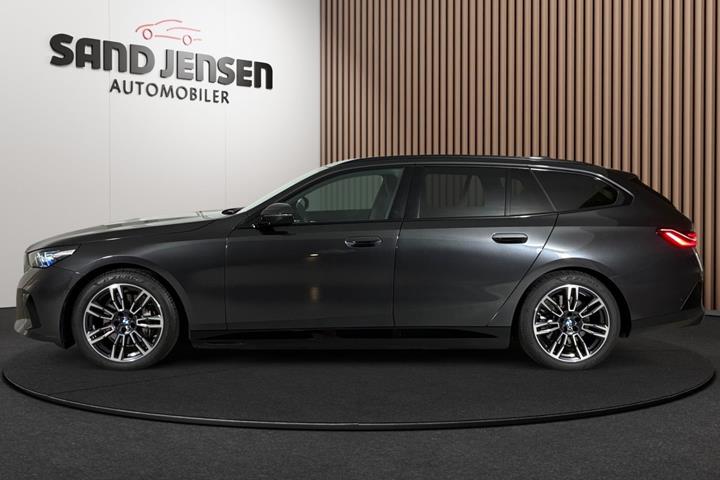 Grå BMW i5 fra 2026