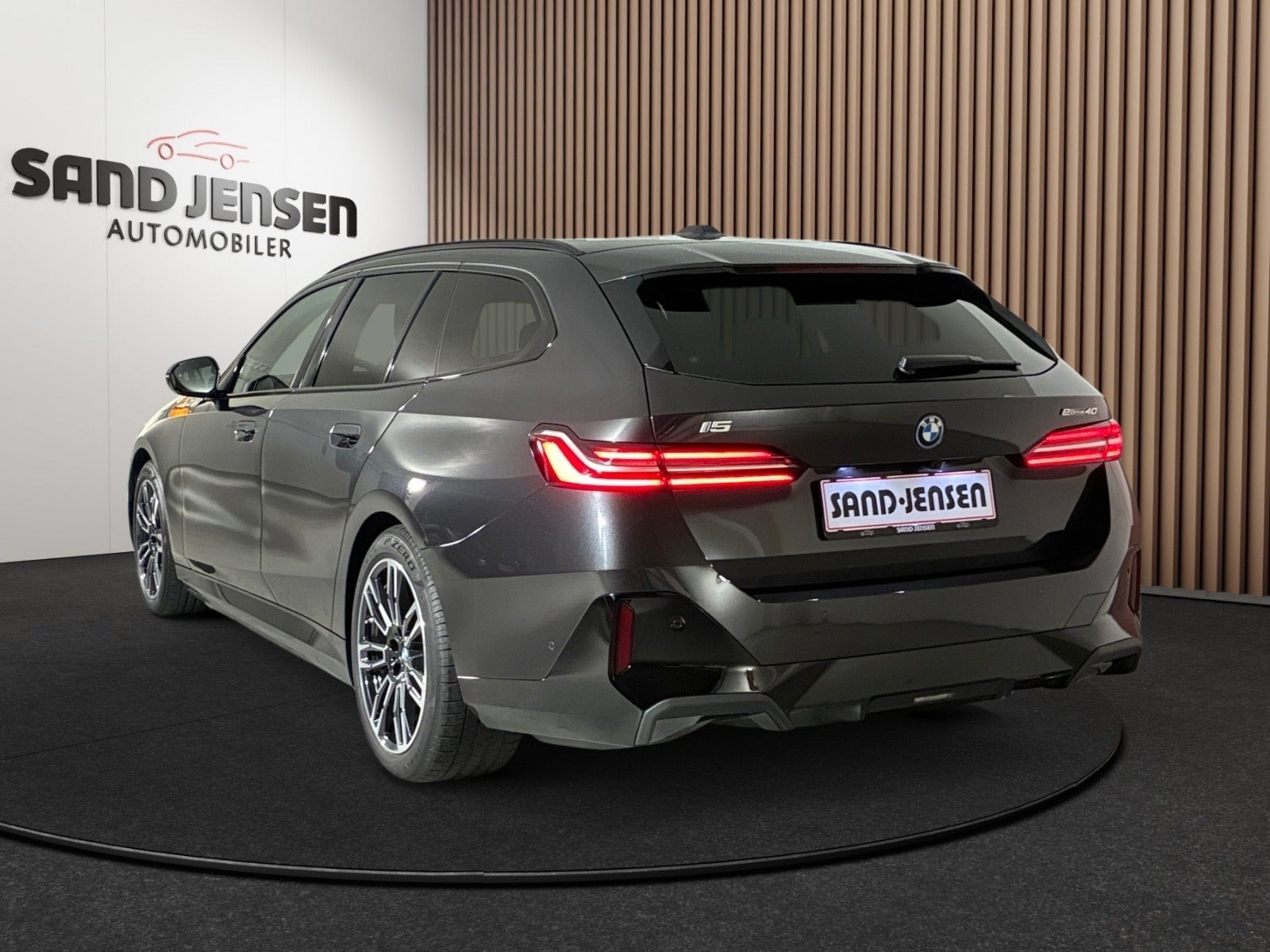 Grå BMW i5 fra 2026
