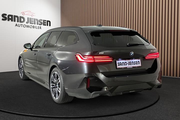 Grå BMW i5 fra 2026
