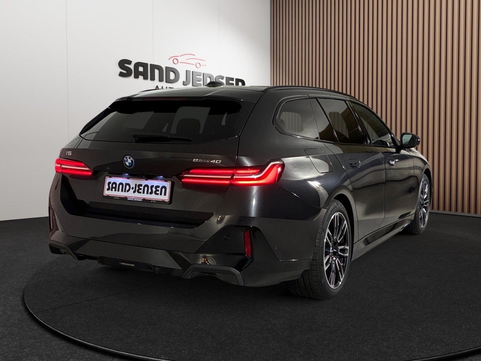 Grå BMW i5 fra 2026
