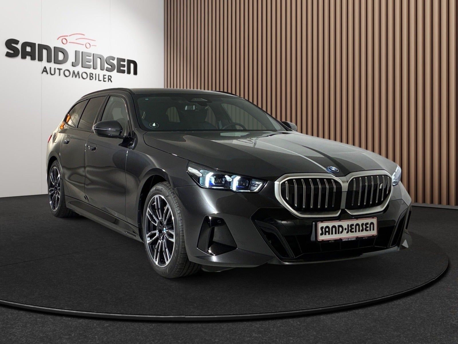 Grå BMW i5 fra 2026
