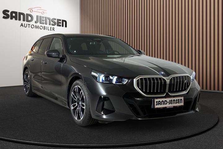 Grå BMW i5 fra 2026