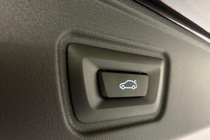 Grå BMW i5 fra 2026
