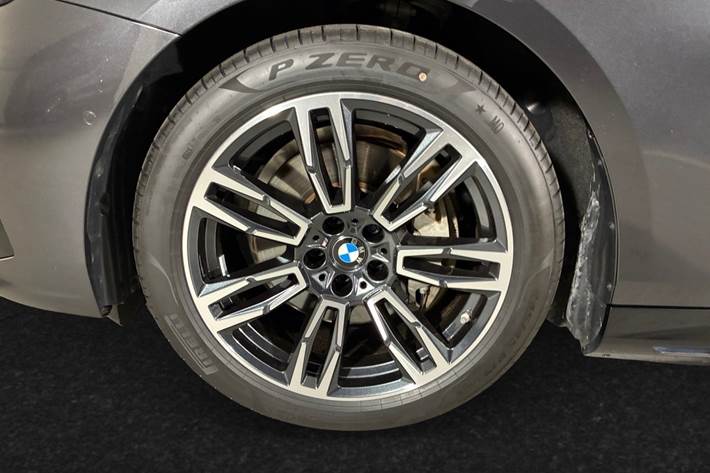Grå BMW i5 fra 2026
