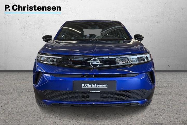 Blå Opel Mokka-e fra 2025