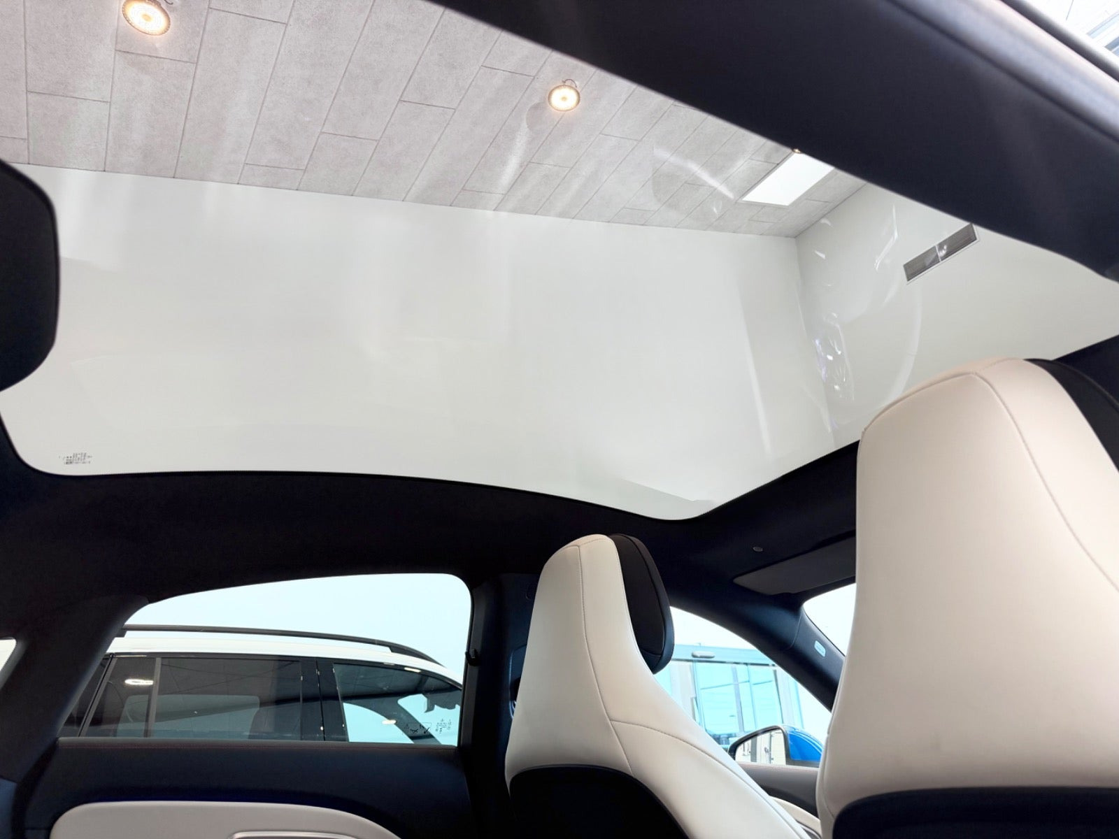 Blå Mercedes CLA250+ fra 2025