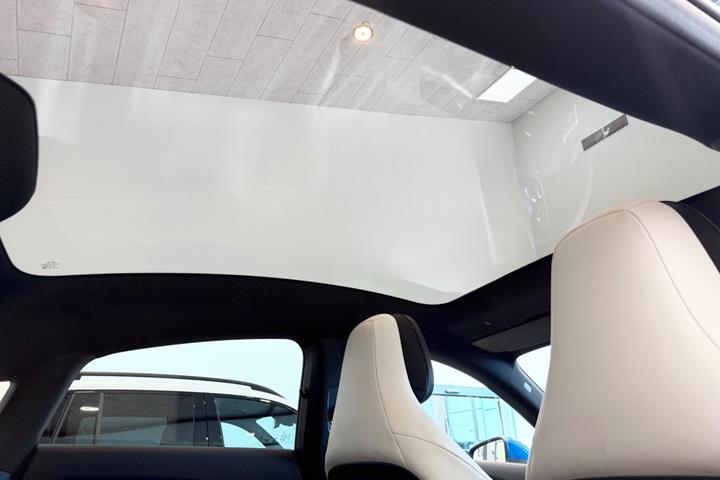 Blå Mercedes CLA250+ fra 2025