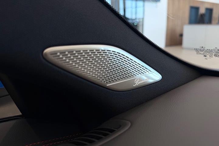 Blå Mercedes CLA250+ fra 2025