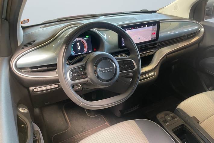 Blå Fiat 500e fra 2022