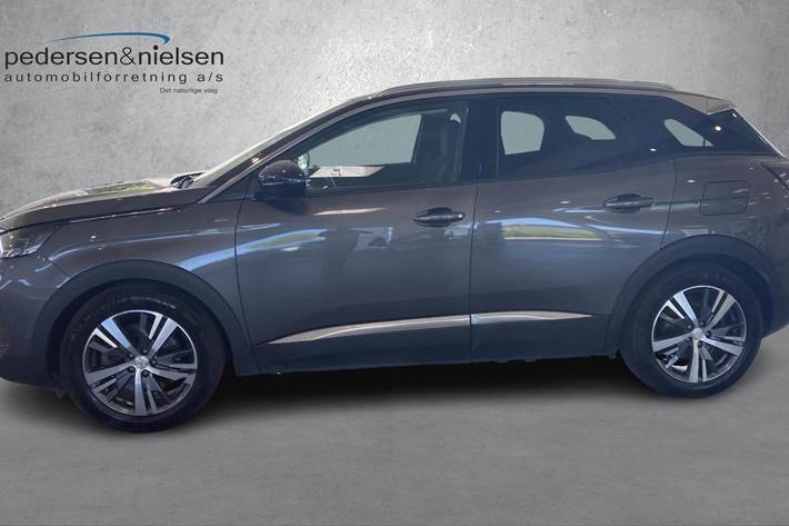 Grå Peugeot 3008 fra 2021