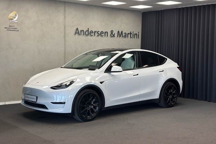 Hvid Tesla Model Y fra 2021