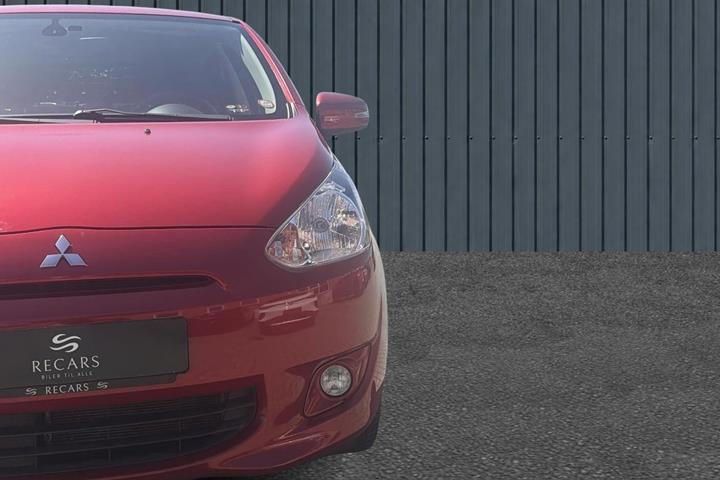 Rød Mitsubishi Space Star fra 2015