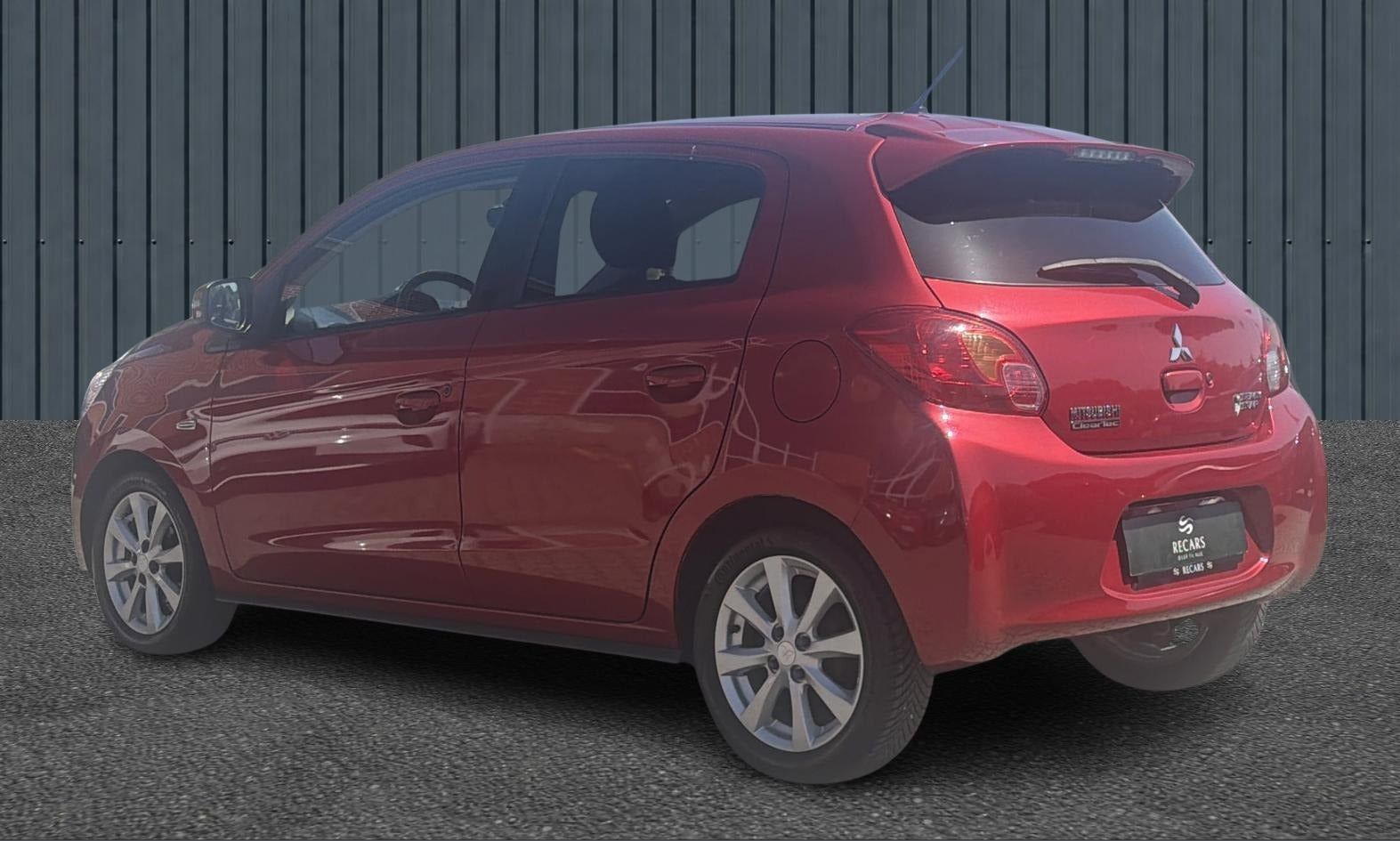 Rød Mitsubishi Space Star fra 2015