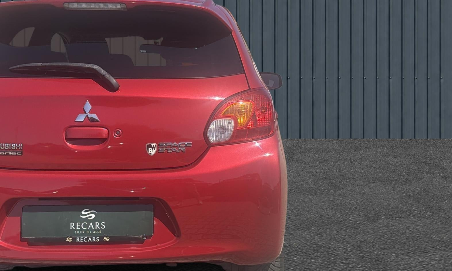 Rød Mitsubishi Space Star fra 2015
