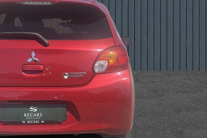 Rød Mitsubishi Space Star fra 2015