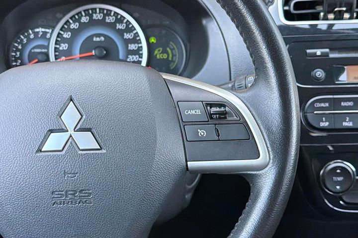 Rød Mitsubishi Space Star fra 2015