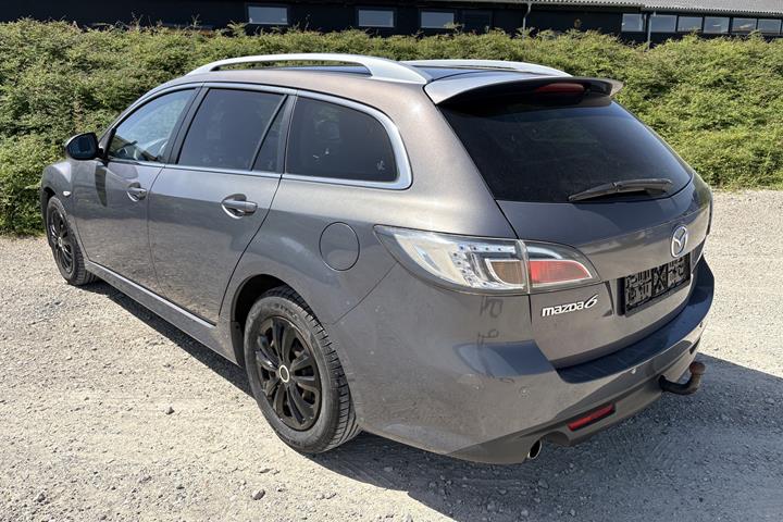 Grå Mazda 6 fra 2008