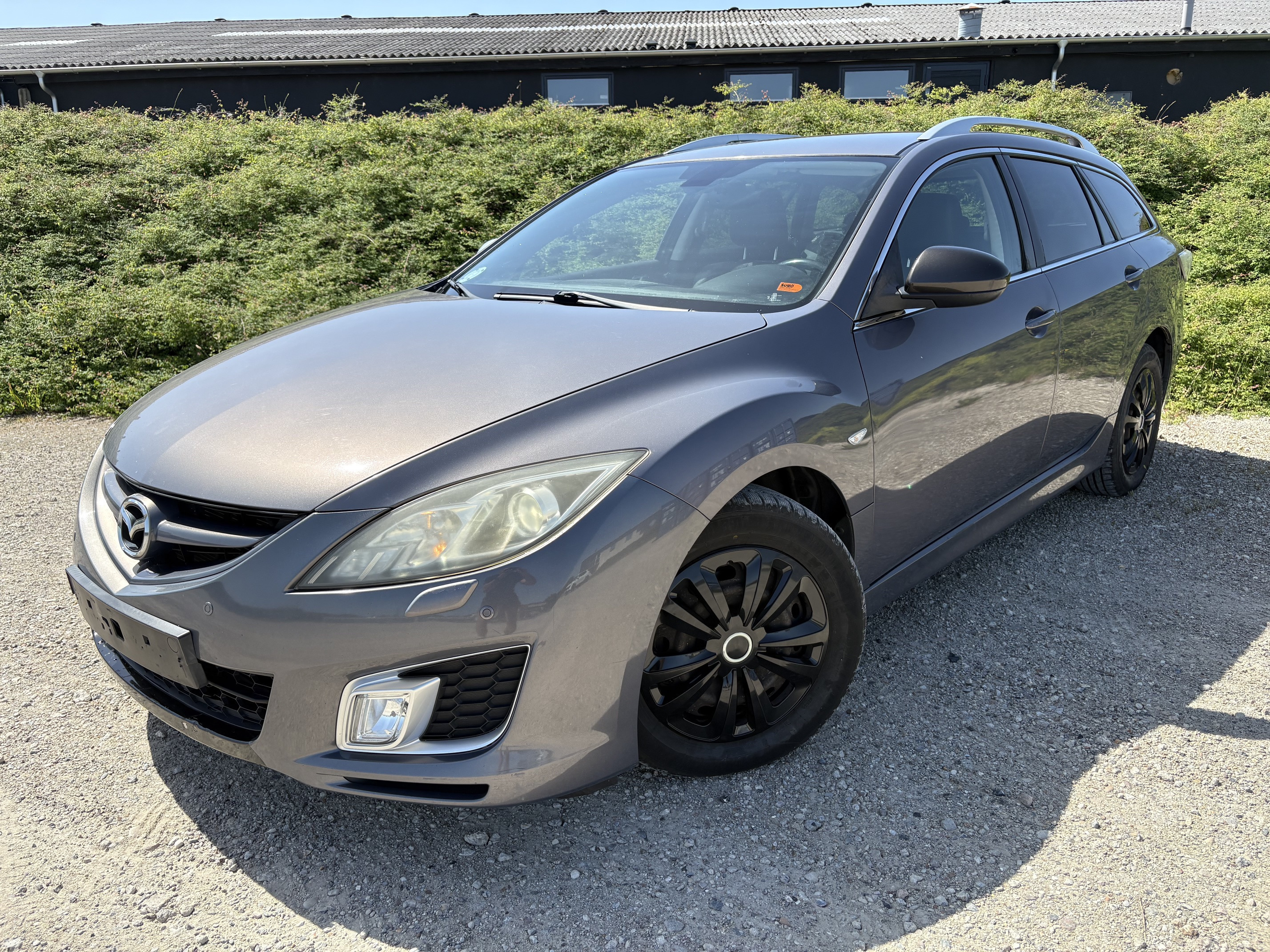 Grå Mazda 6 fra 2008