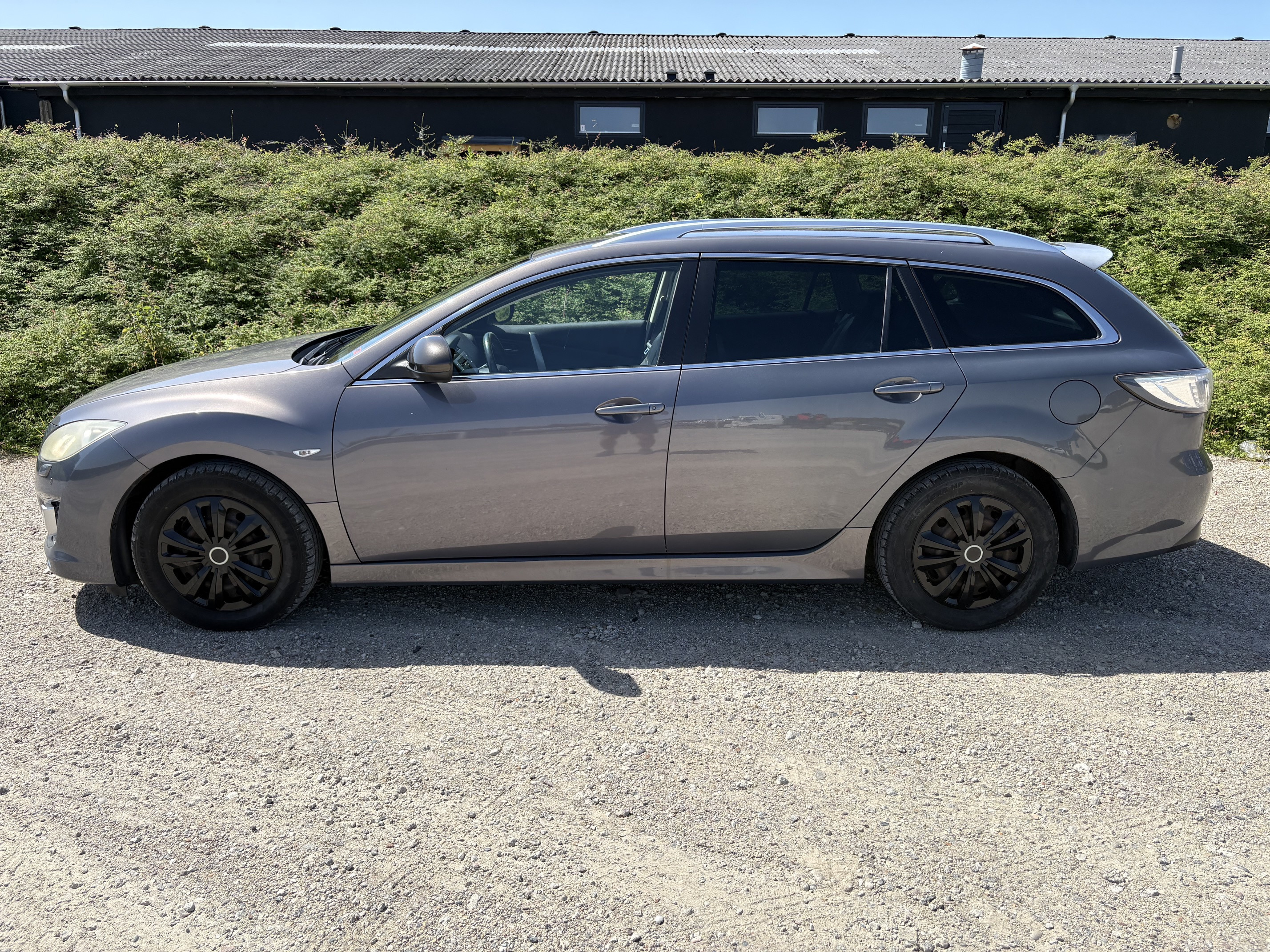 Grå Mazda 6 fra 2008