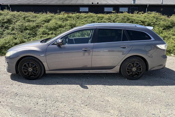 Grå Mazda 6 fra 2008