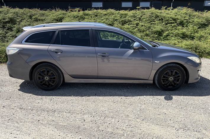Grå Mazda 6 fra 2008