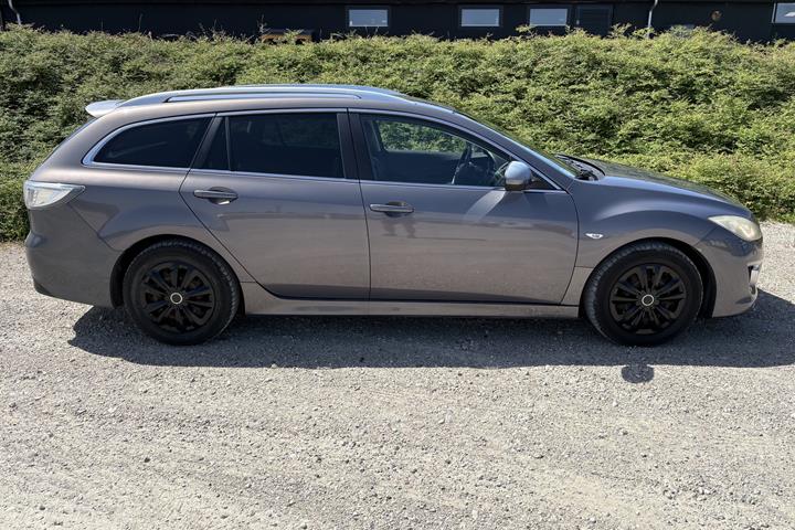 Grå Mazda 6 fra 2008