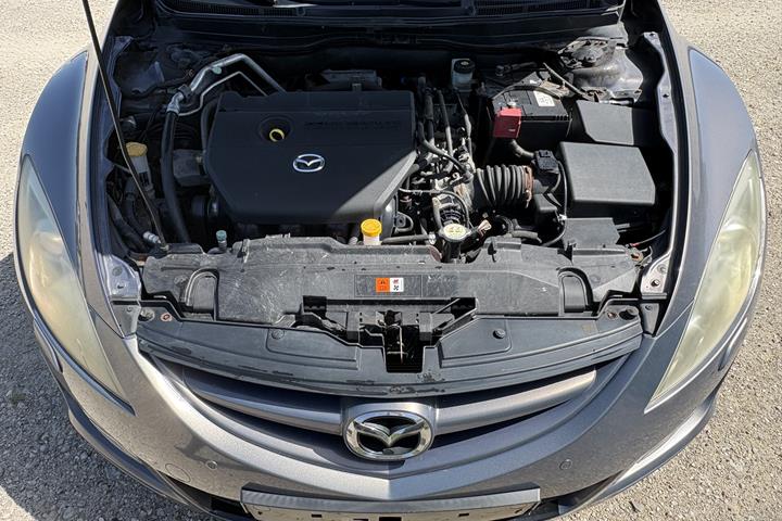 Grå Mazda 6 fra 2008