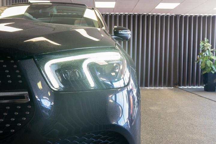 Gul Mercedes GLE400 d fra 2021