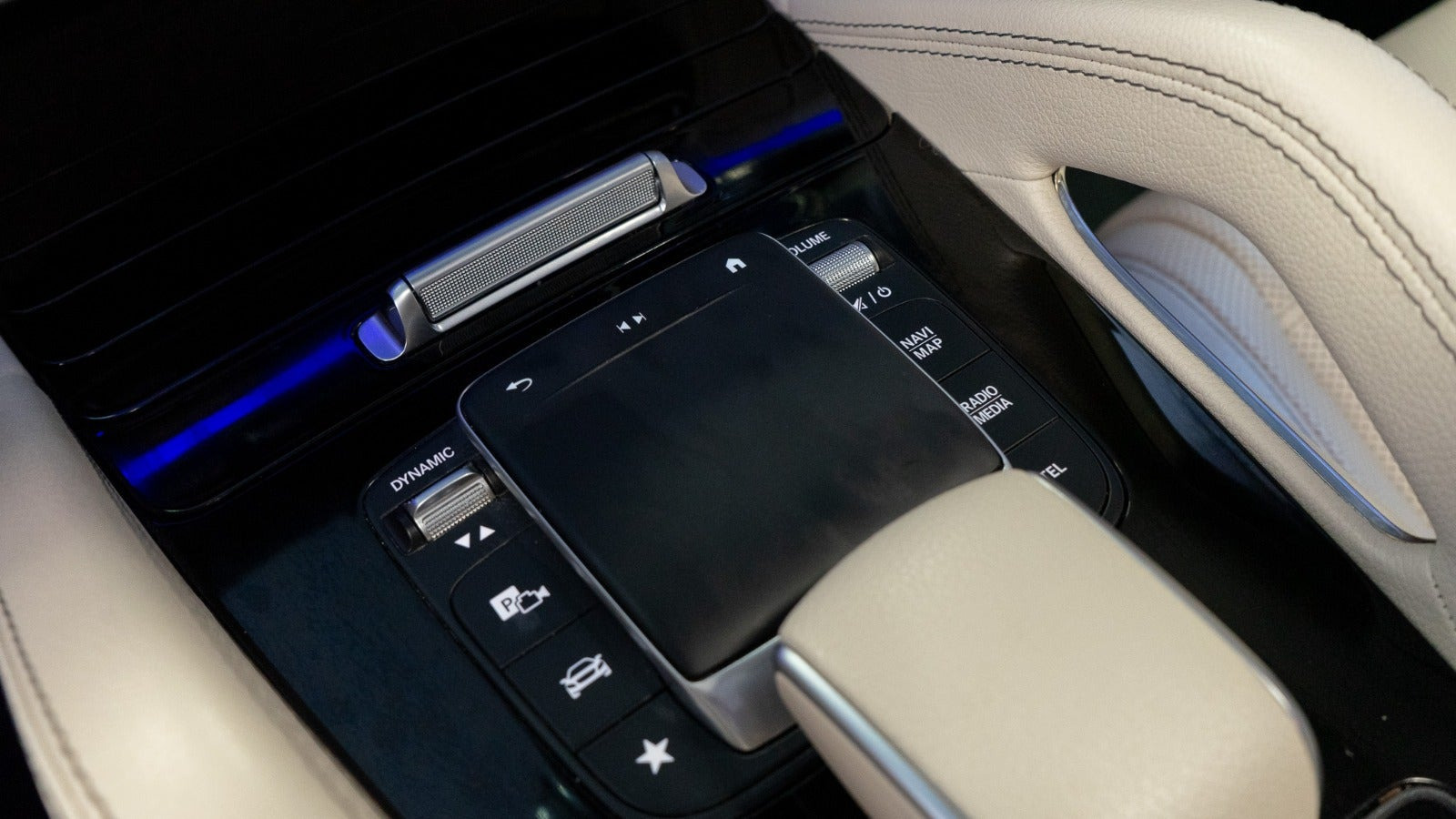 Gul Mercedes GLE400 d fra 2021