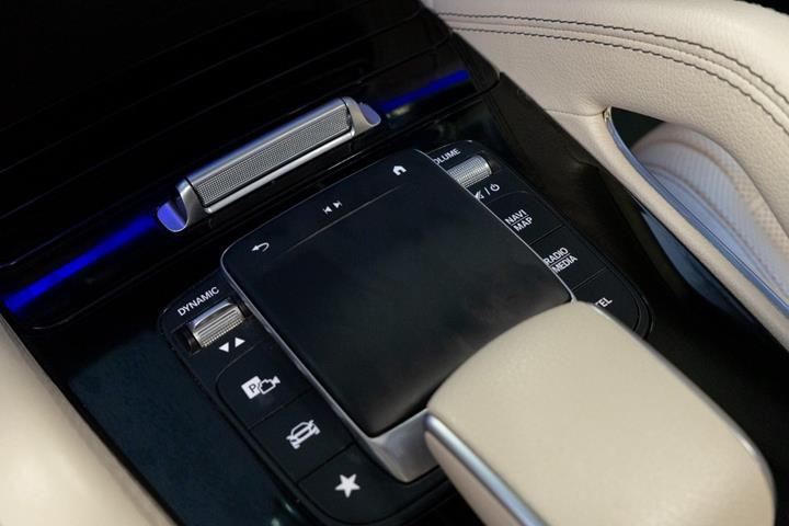 Gul Mercedes GLE400 d fra 2021