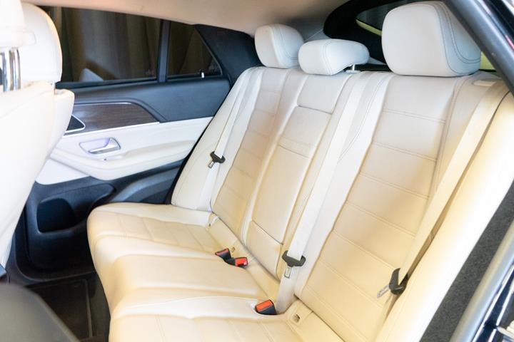 Gul Mercedes GLE400 d fra 2021