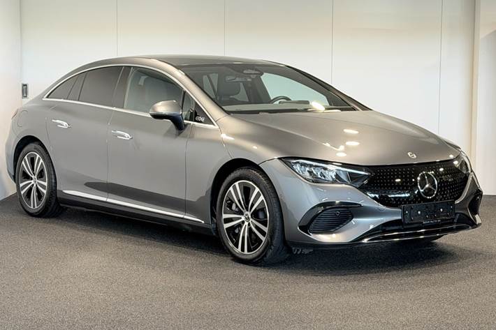 Grå Mercedes EQE300 fra 2024