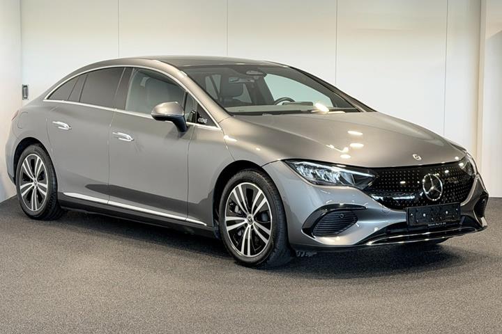 Grå Mercedes EQE300 fra 2024