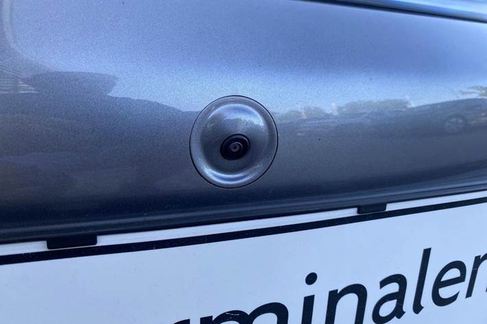 Grå BYD Dolphin fra 2024