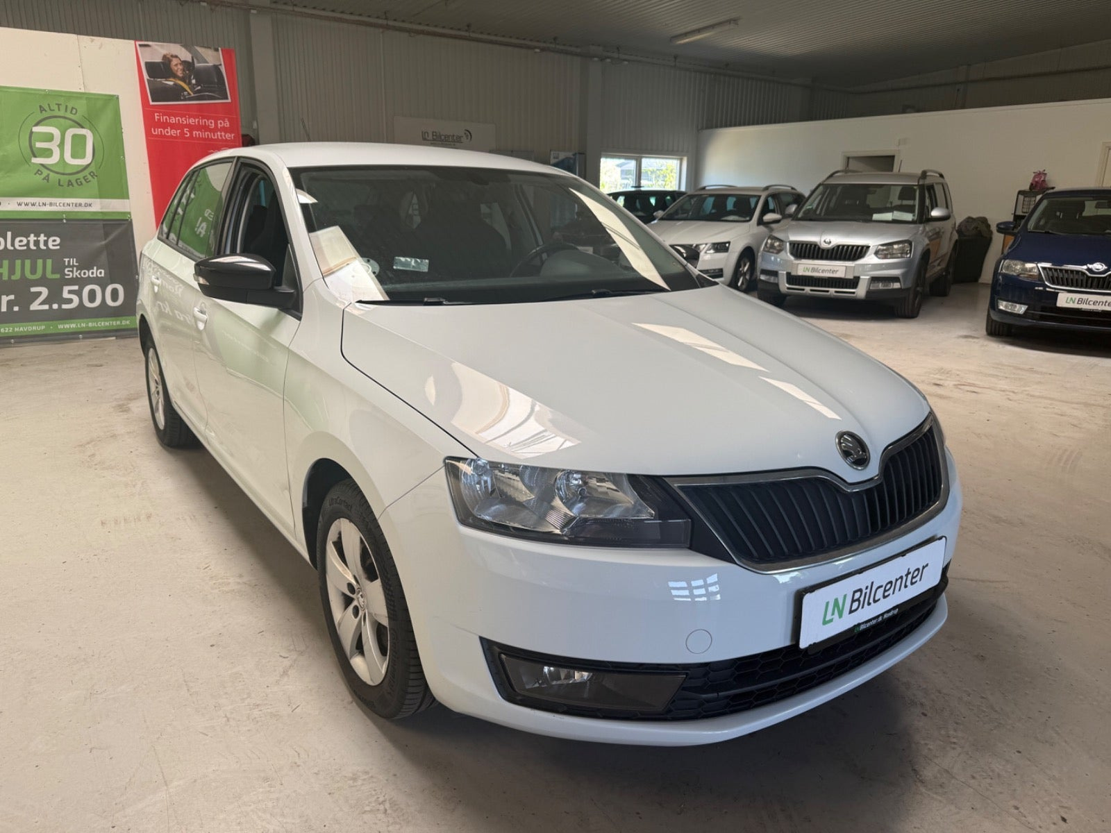 Hvid Skoda Rapid fra 2017