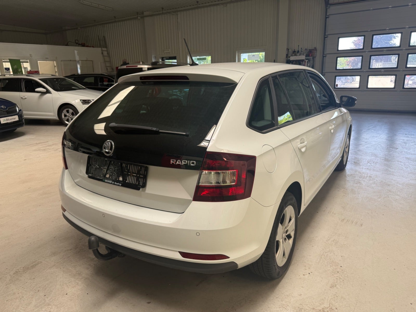 Hvid Skoda Rapid fra 2017