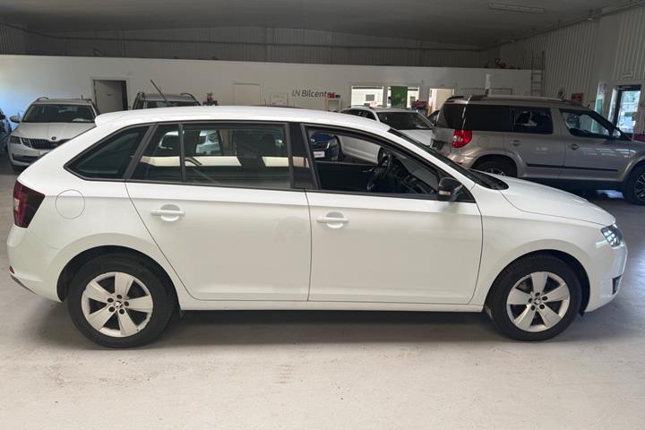 Hvid Skoda Rapid fra 2017