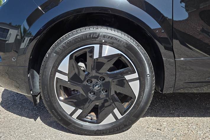 Sort Opel Mokka-e fra 2025